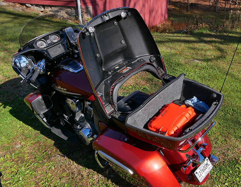 8_Pursuit-TrunkOpen Indian Motorcycle Pursuit Limited Premium Icon trunk topcase