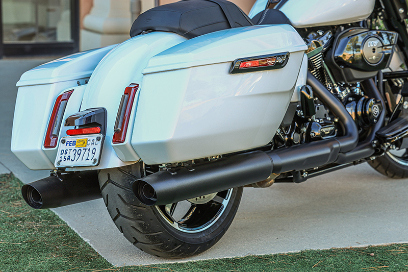 3b_saddlebags-rear 2024 Harley Road Glide Street Glide saddlebags